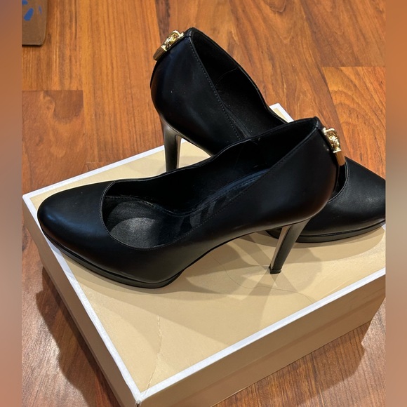Michael kors Black Heels - Picture 1 of 3